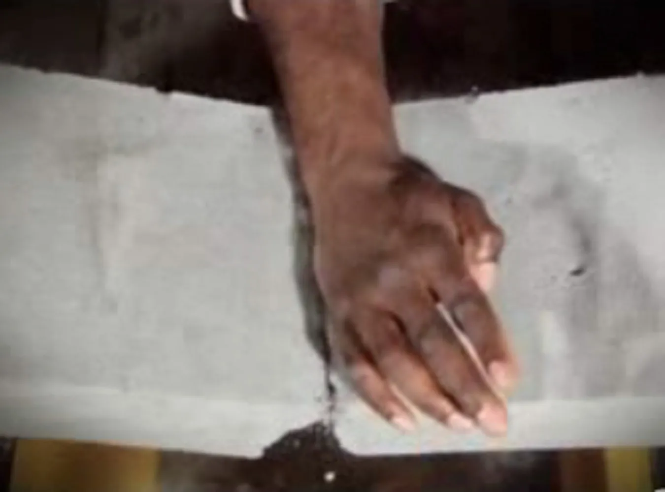 Zobacz, jak wygląda ręka karateki