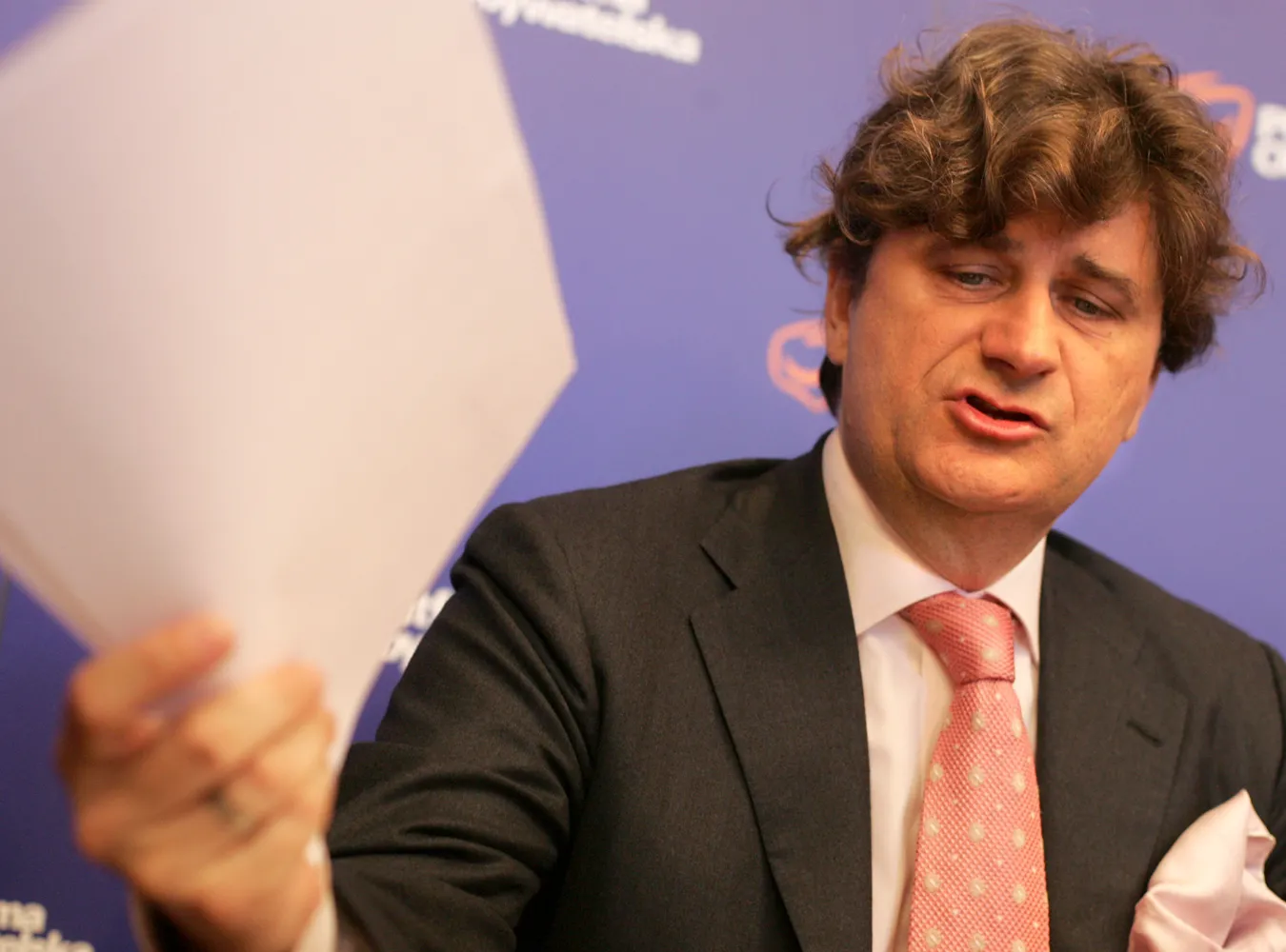 Palikot nie daje Kaczyńskim chwili spokoju