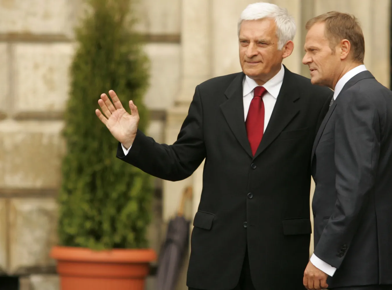 Tusk zapłaci wysoką cenę za Buzka