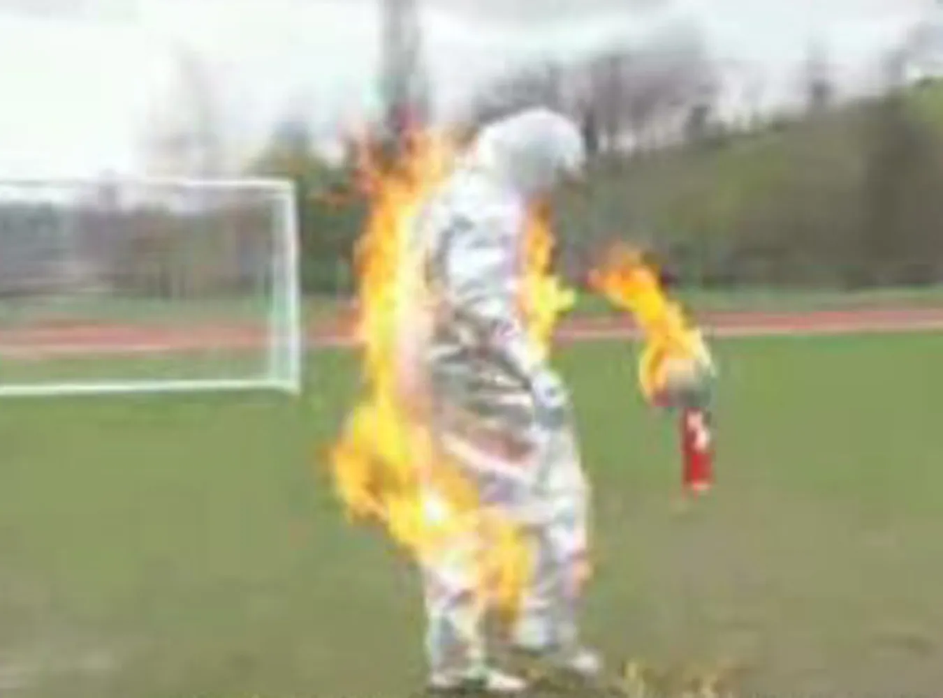 Zobacz płonącego Fabregasa