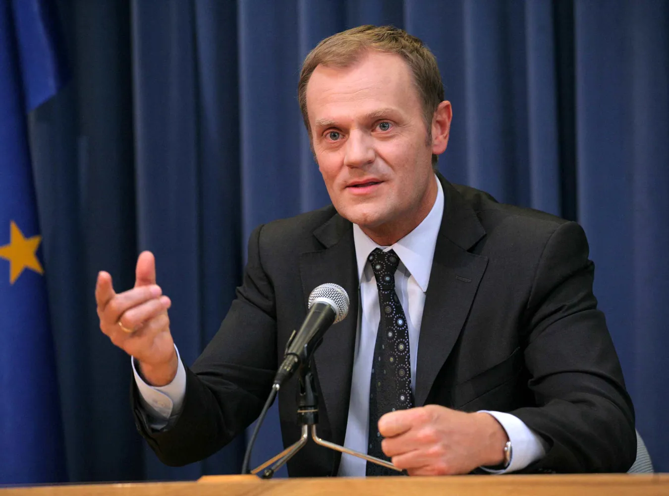 Donald Tusk krytykuje prezydenta i lidera SLD