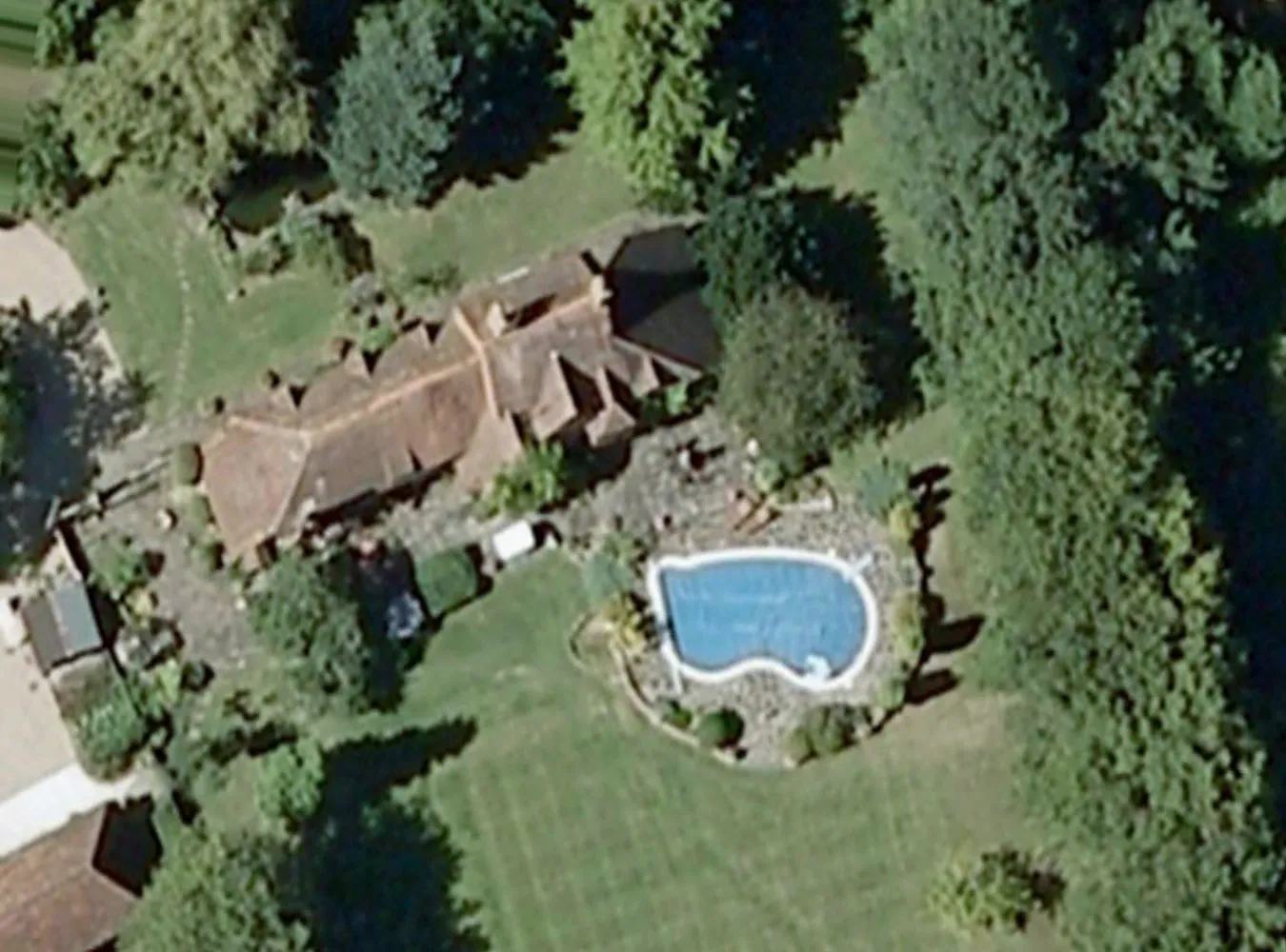 Nowa moda - balanga w cudzym basenie