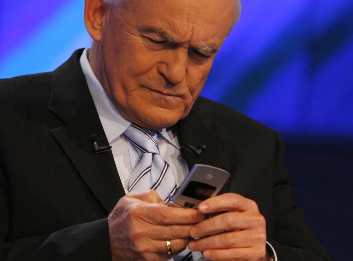 Miller zbiera sieroty po PRL