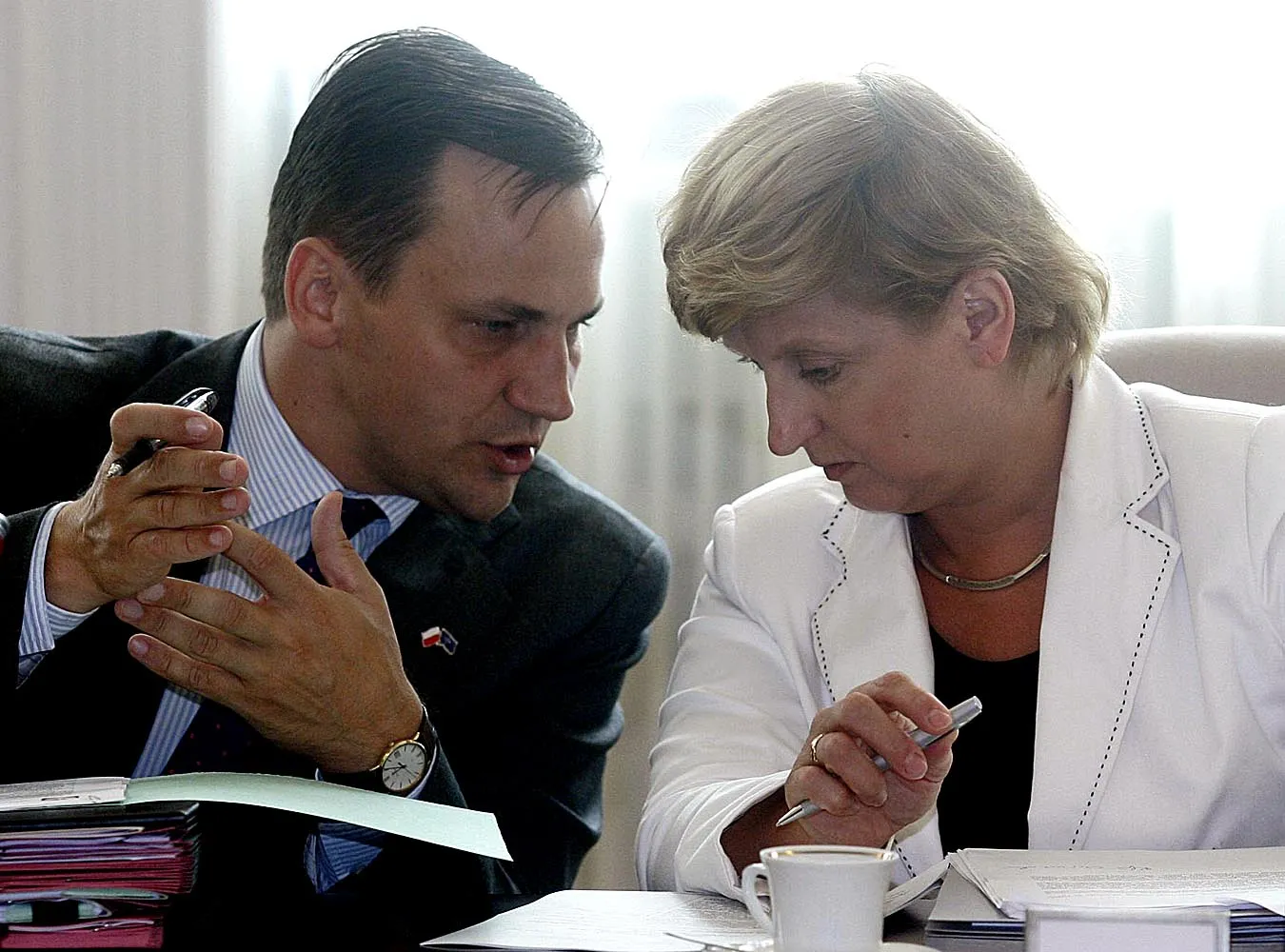 22.08.2006 Warszawa  Posiedzenie Rady Ministrow 

Nz minister obrony narodowej Radoslaw Sikorski i minister spraw zagranicznych Anna Fotyga 

fot.Michal Rozbicki