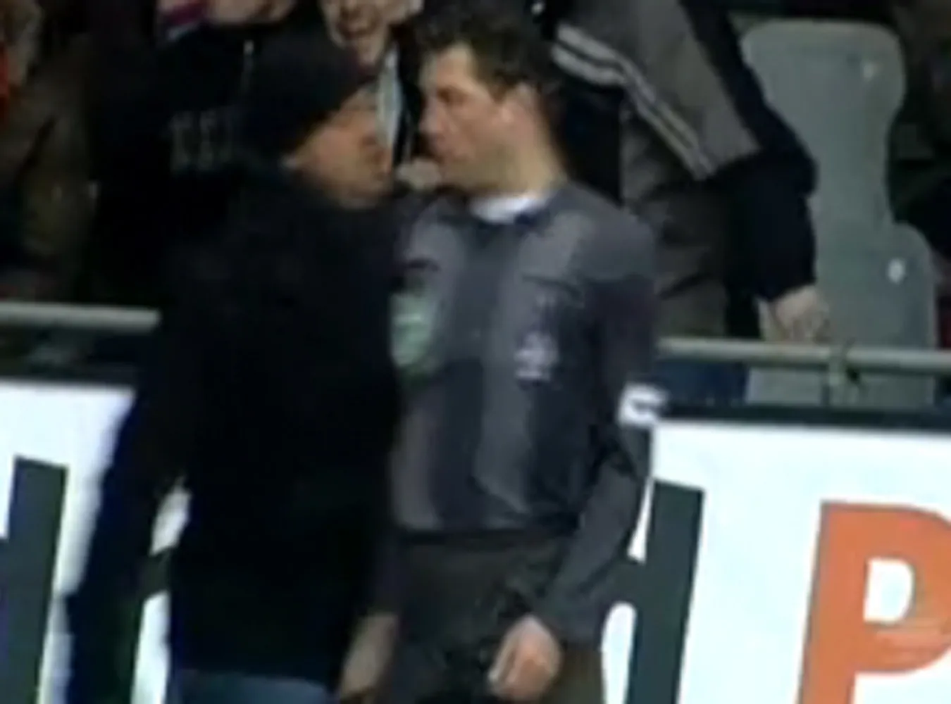 Zobacz, jak kończy sędzia, który się myli