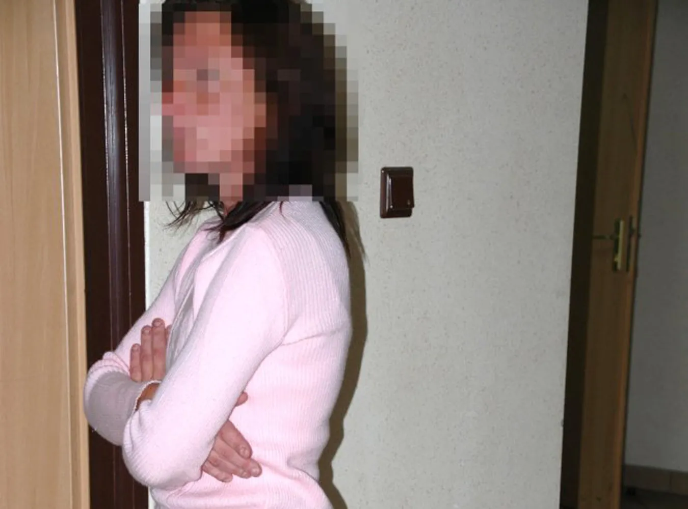 Piła, gdy jej córka wypadła z okna