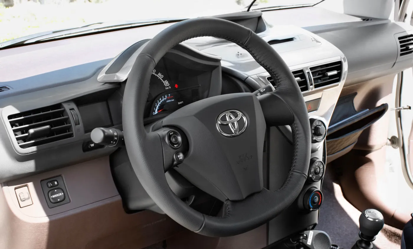 fr_toyota5_119846a_502142.jpg