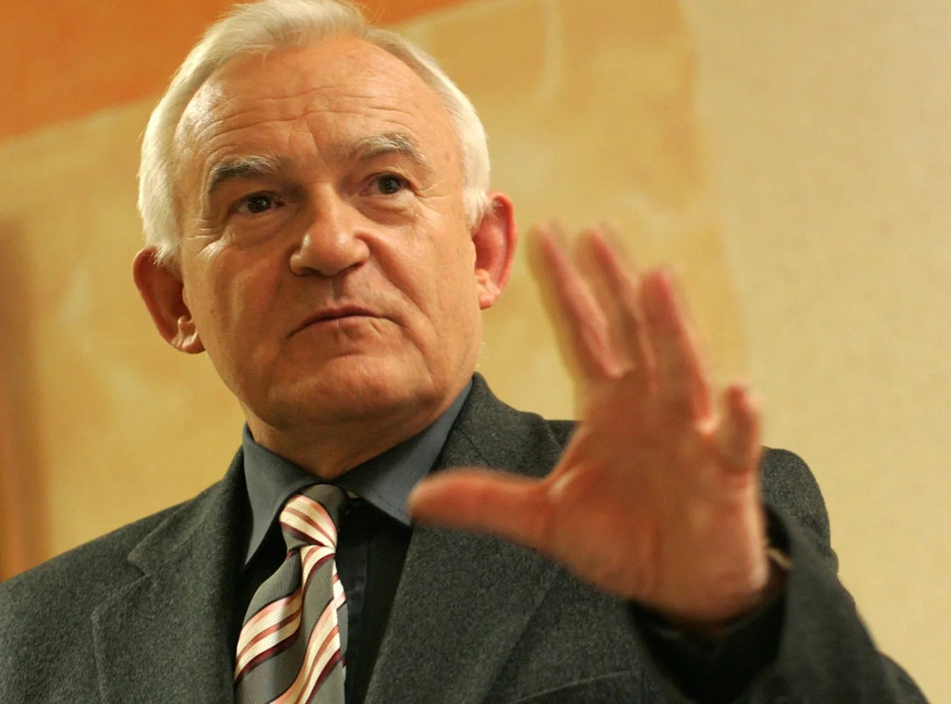 Miller Cimoszewicz może przegrać