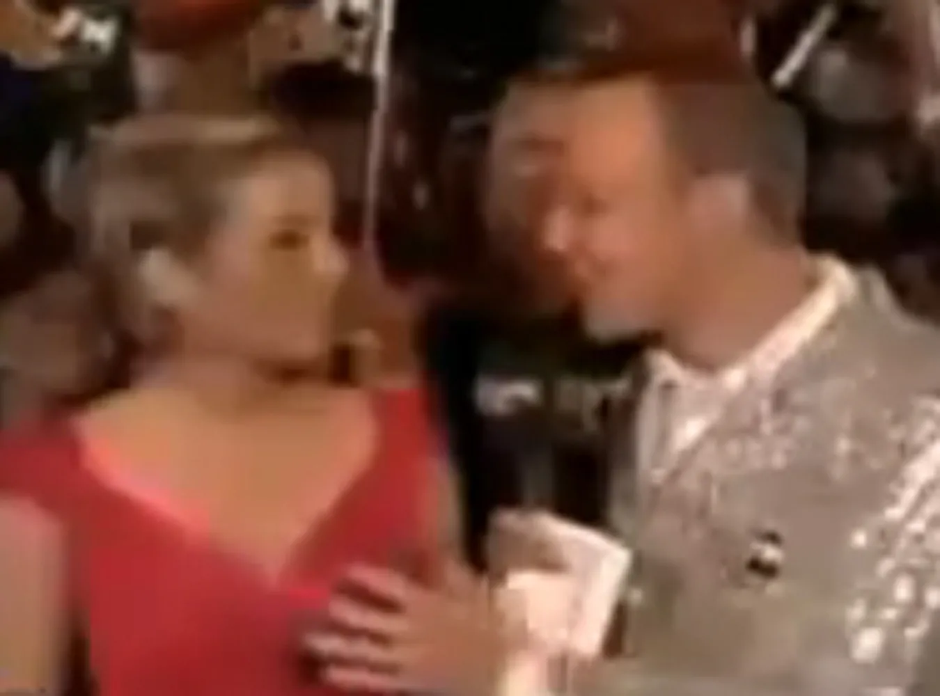 Dostał w twarz na wizji, bo łapał za biust