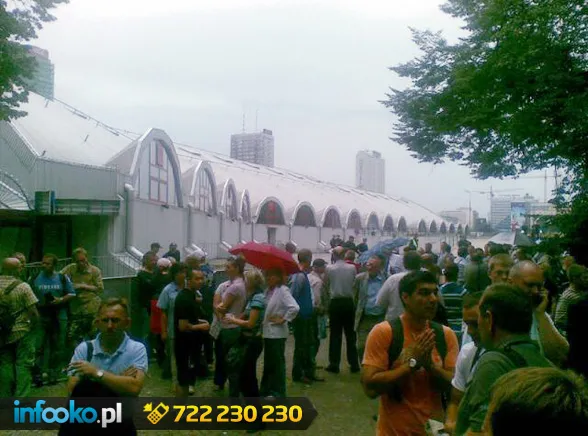 Kupcy nie odpuszczają i znów są pod halą