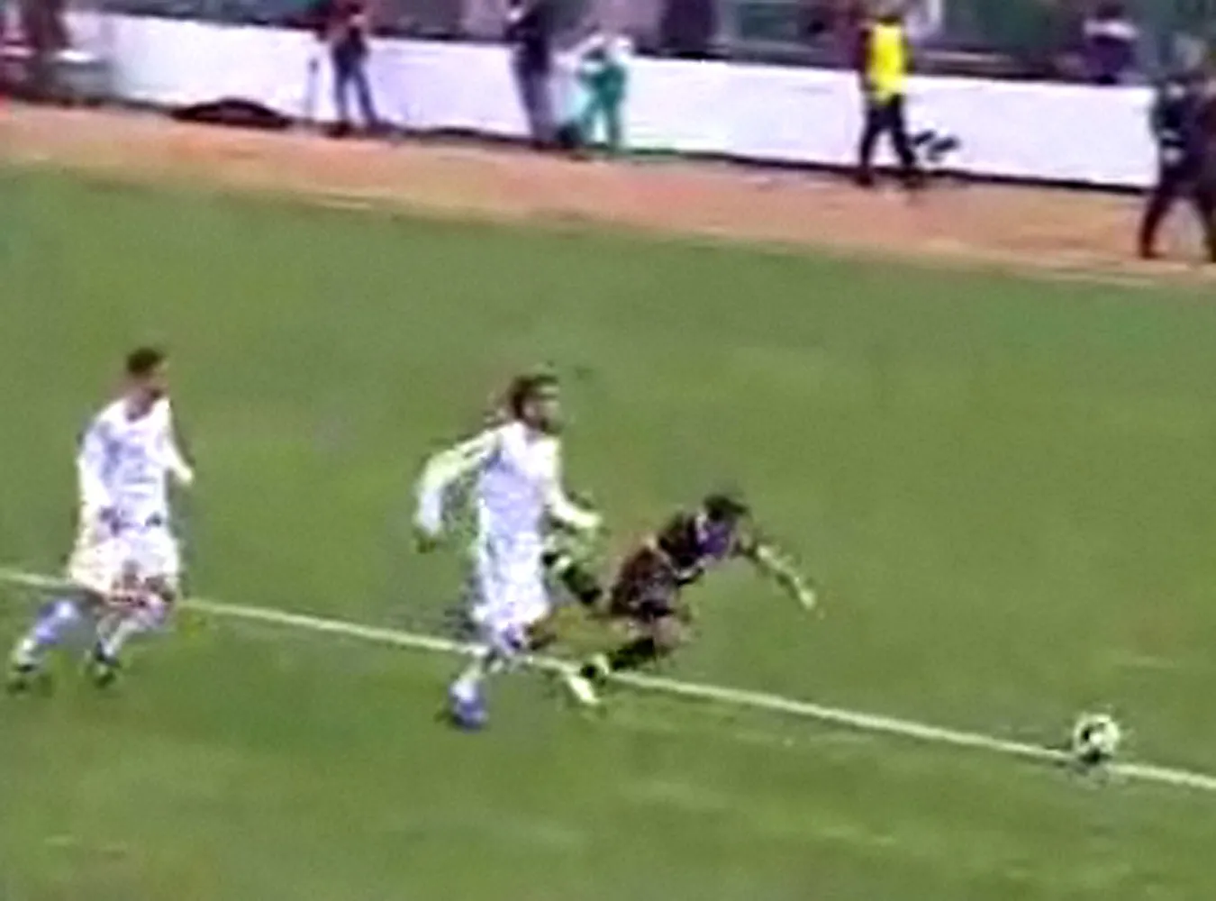 Zobacz, jak oszust wymusił rzut karny