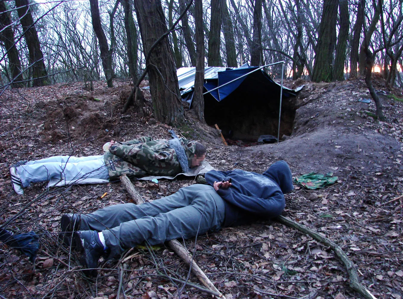 Uciekinierzy wpadli przez grochówkę