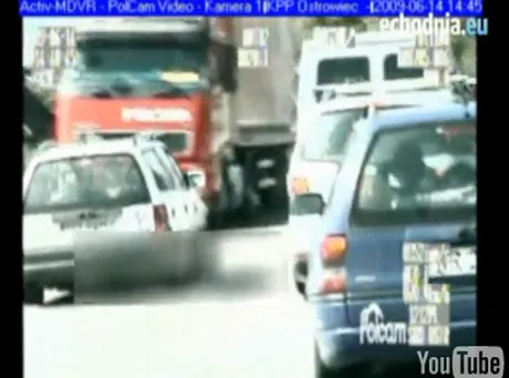 Uciekał policji, zatrzymał się na tirze