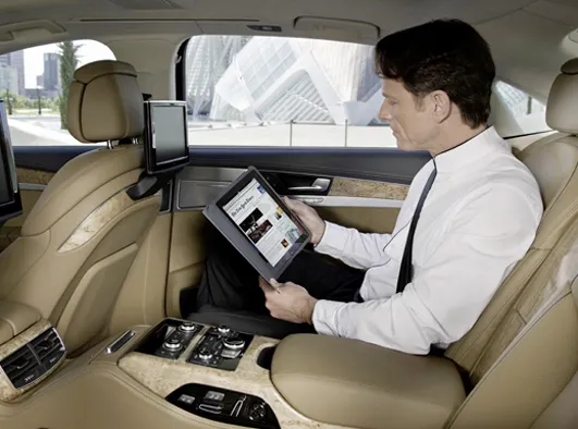 Jest pierwsze auto z internetem w kabinie