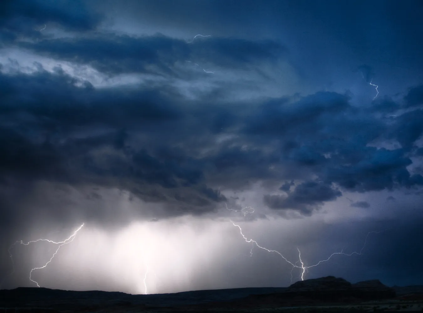 UFO? Nie UFO, tylko rzadkie pioruny