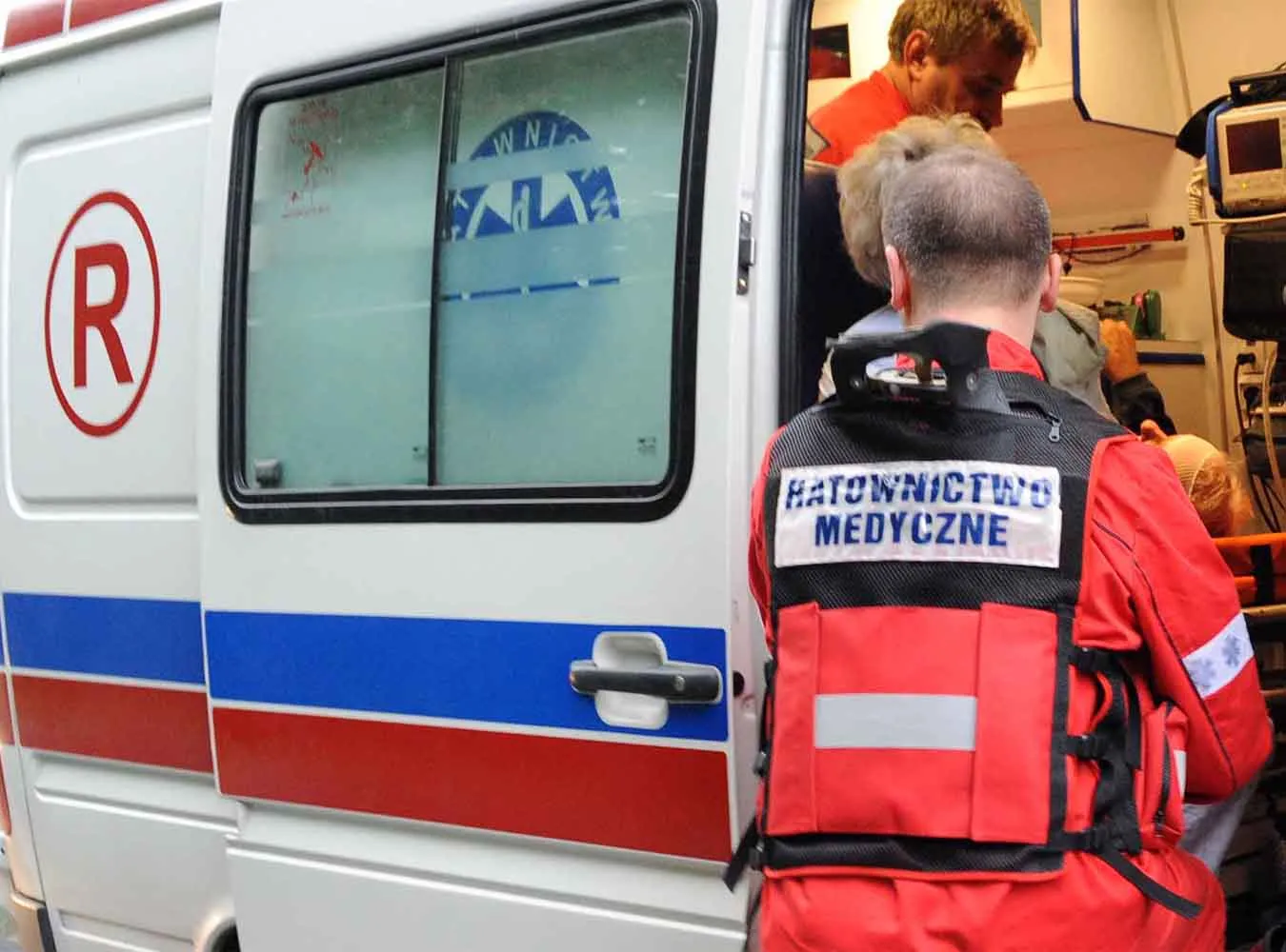 Śmierć na drodze. Dziecko i ciężarna ranni