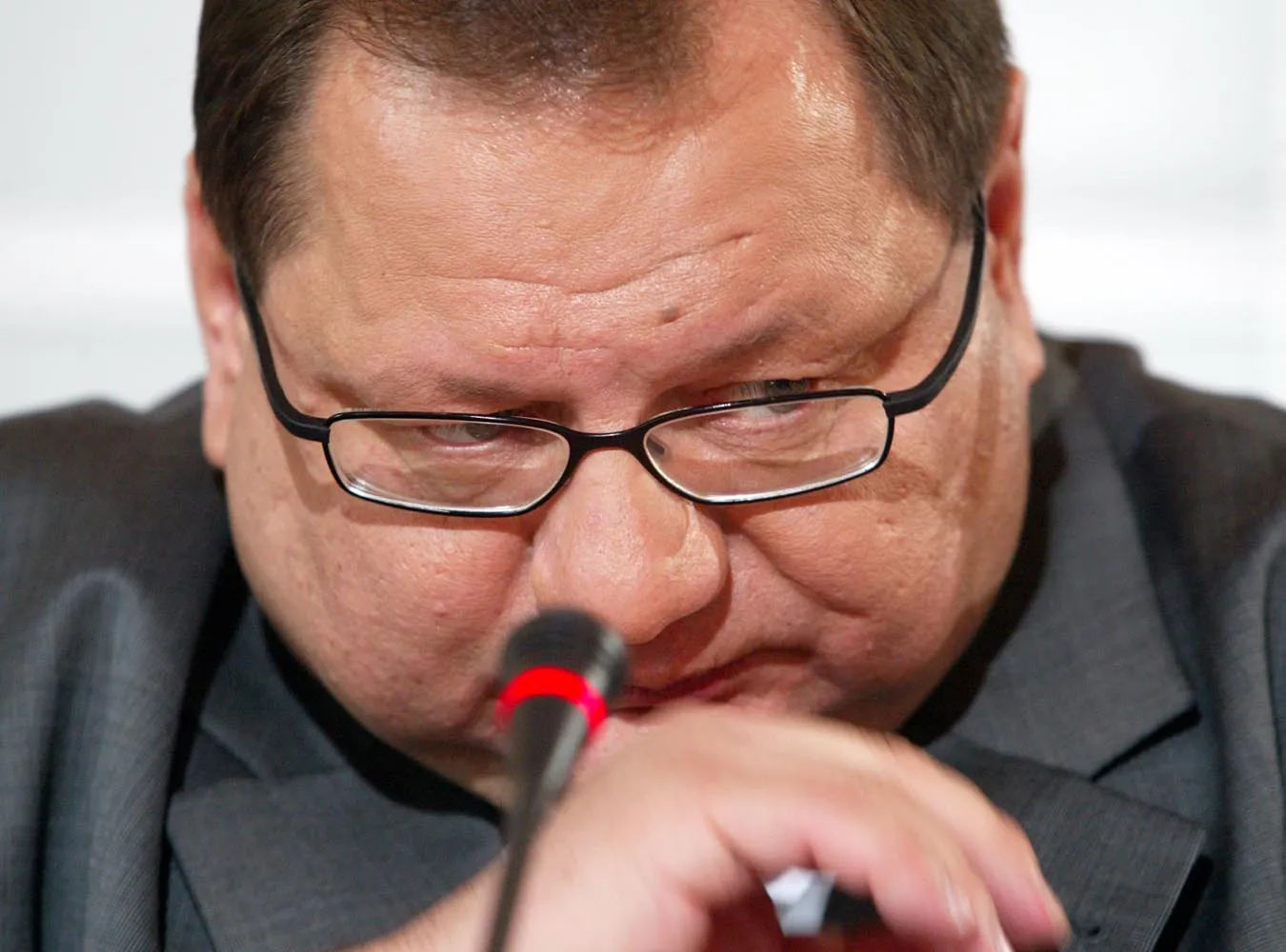 Poseł Kalisz protestuje przeciwko przerwaniu przez TVP transmisji komisji