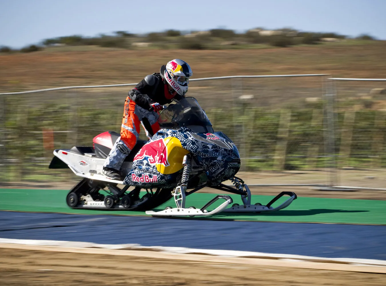 levi_lavallee_fot_garth_milan_red_bull_photofiles_1642418.jpg