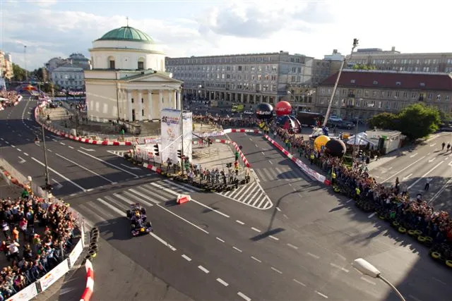 plac_trzech_krzyzy_c_samo_vidic_redbullphotofiles_1532149.jpg