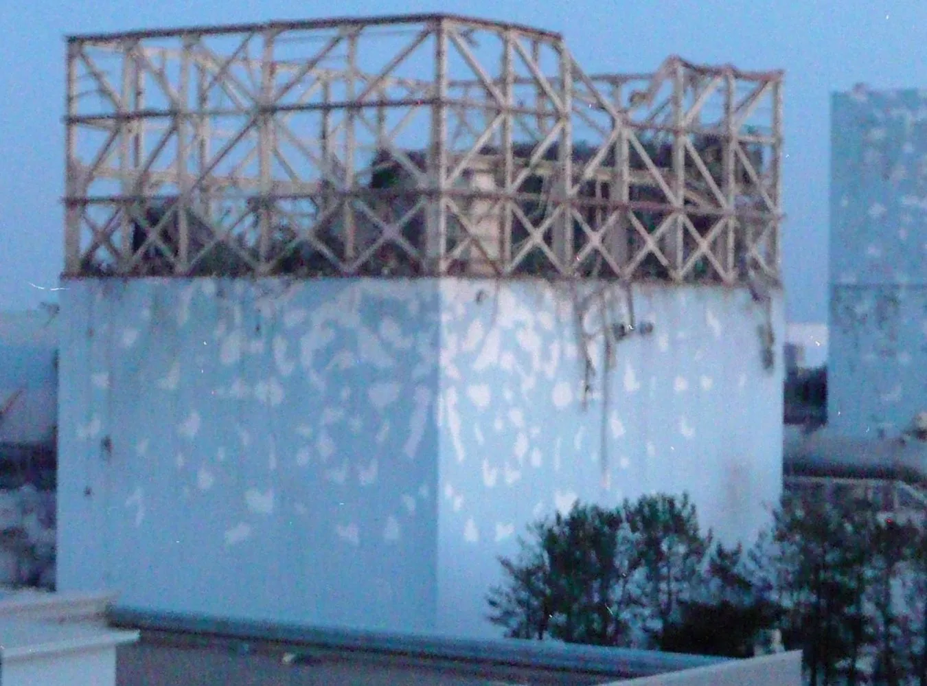 Poziom skażenia rosnie. Premier wzywa, by nie wychodzić z domów