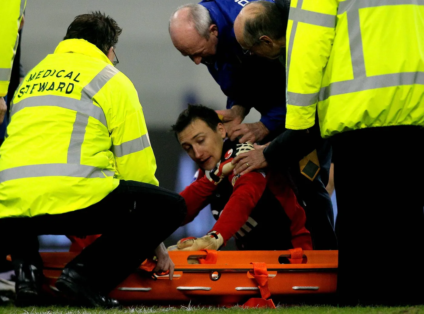 Bramkarze padają jak muchy. Ale Smuda woli "żółtodzioba" od Boruca