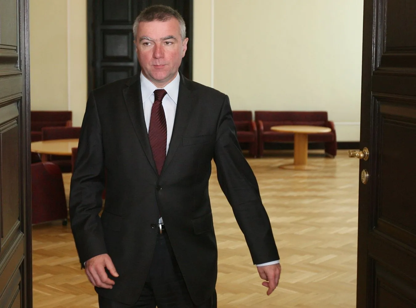 Graś: Realizować porozumienie w sprawie krzyża