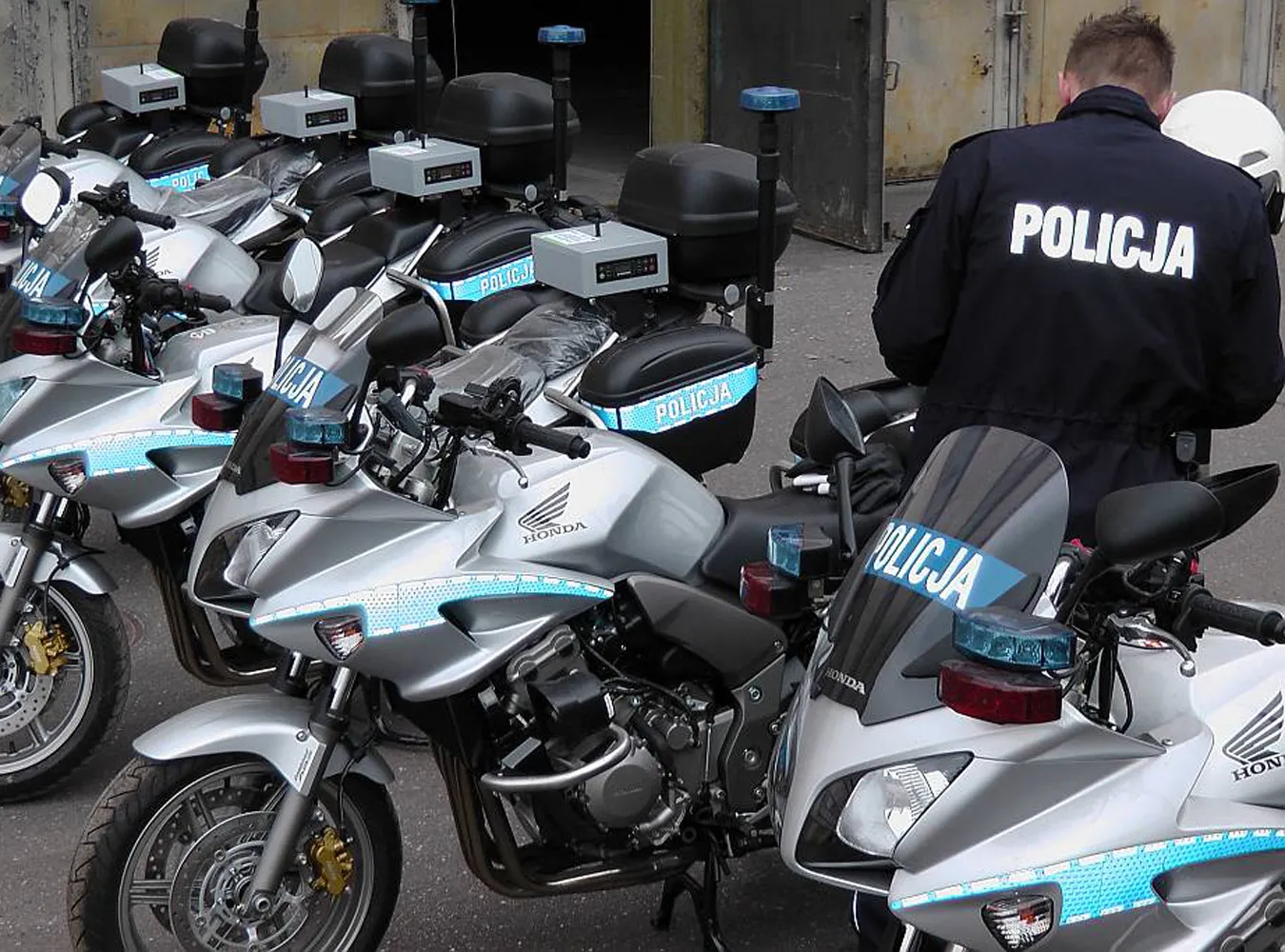 1901734-policja-honda-4.jpg