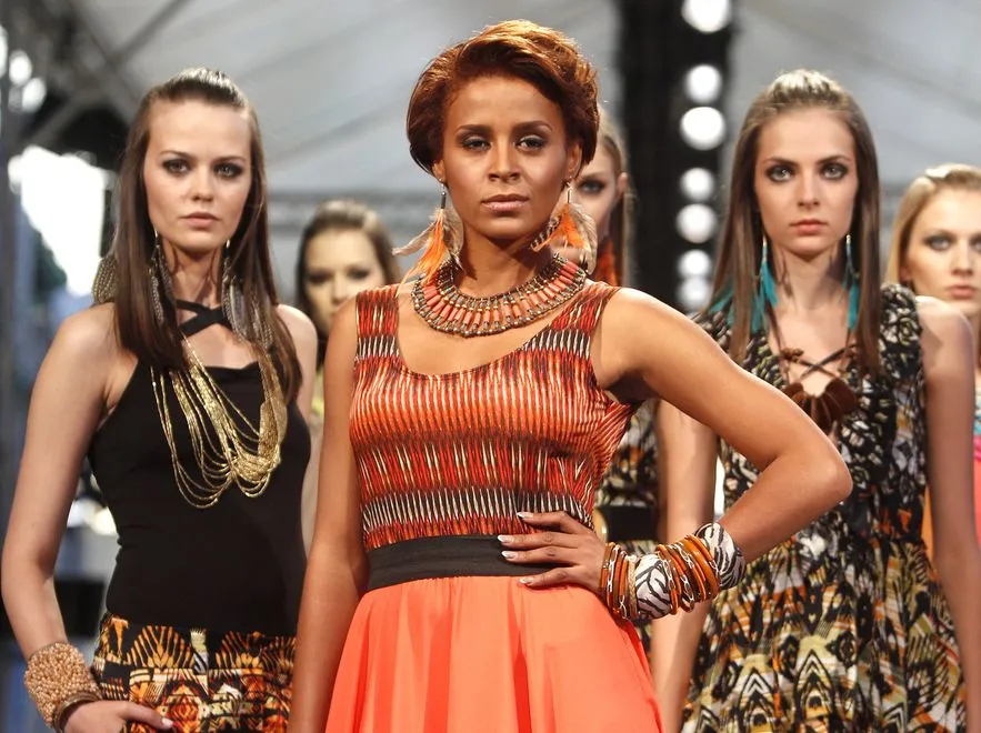 Gwiazdorskie wdzięki na wybiegu: Warsaw Fashion Street 2011