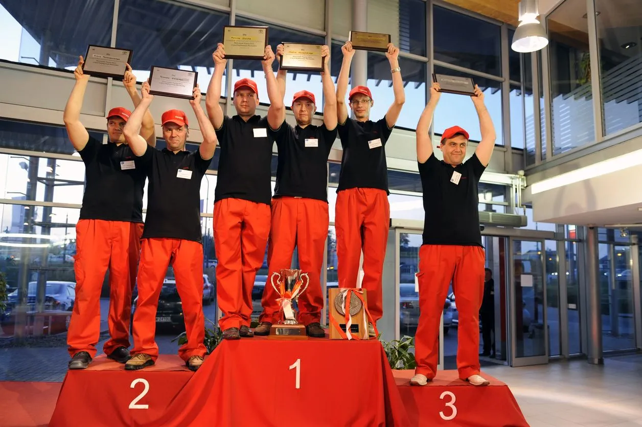 Toyota wybrała! Oto najlepsi mechanicy 2011 roku 