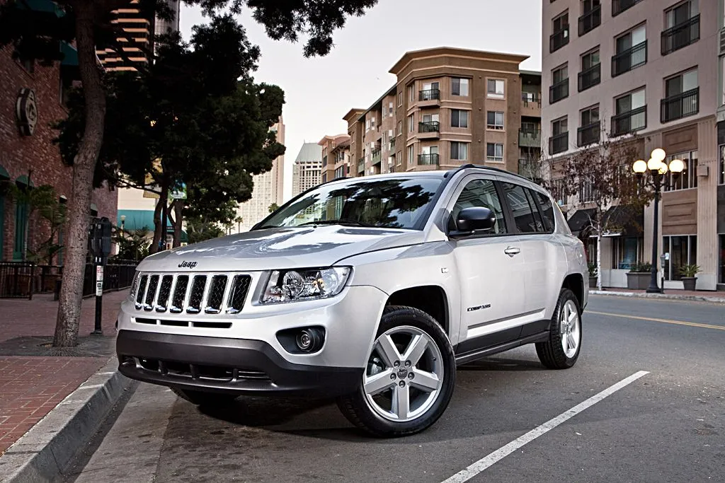 1884653-jeep-compass-06.jpg
