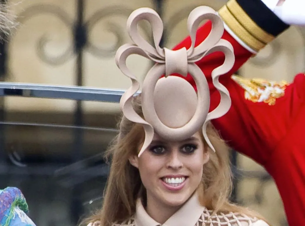 Kapelusz księżnej Beatrice hitem na Halloween