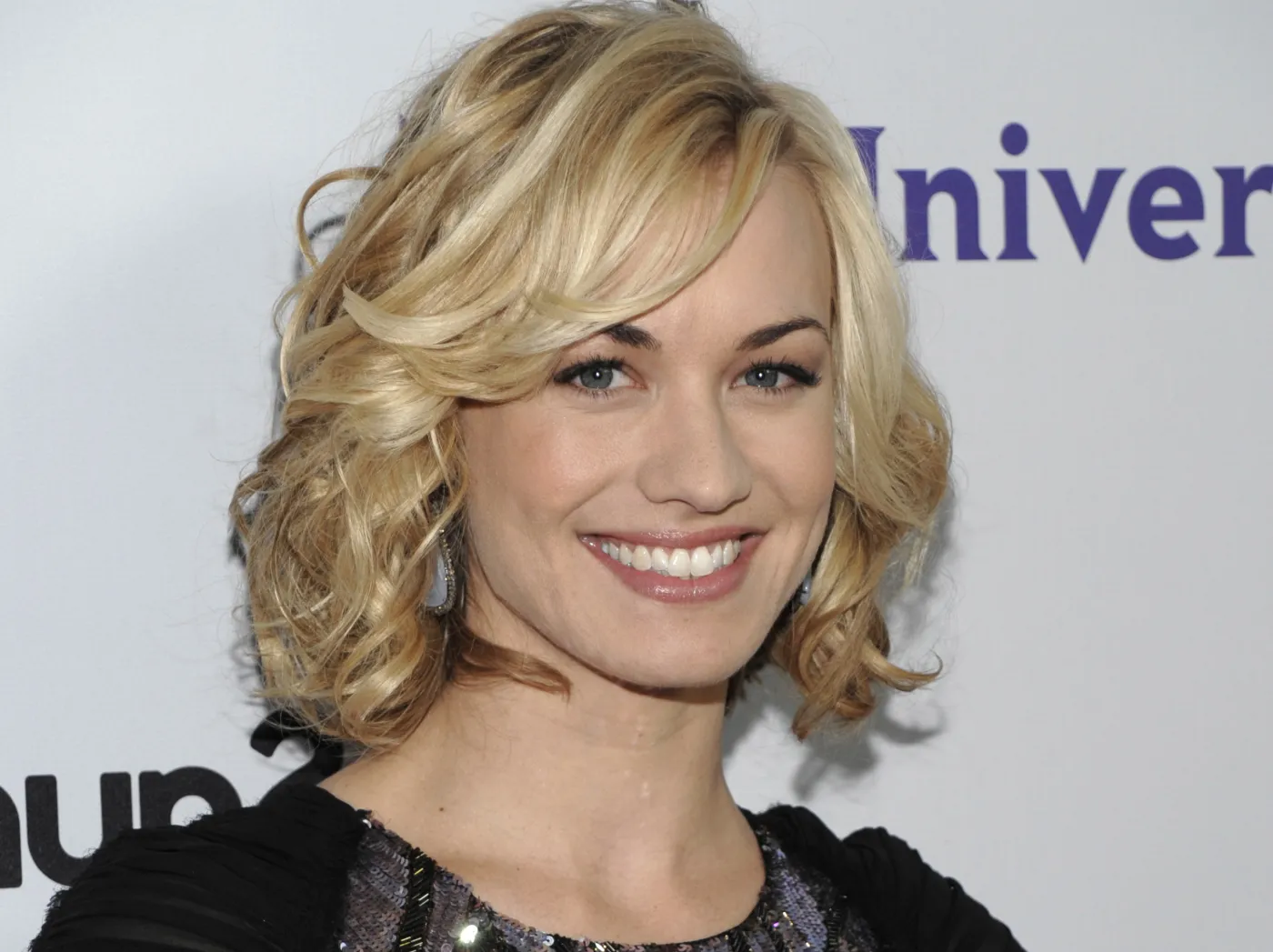 2625248-ivonne-strahovski.jpg