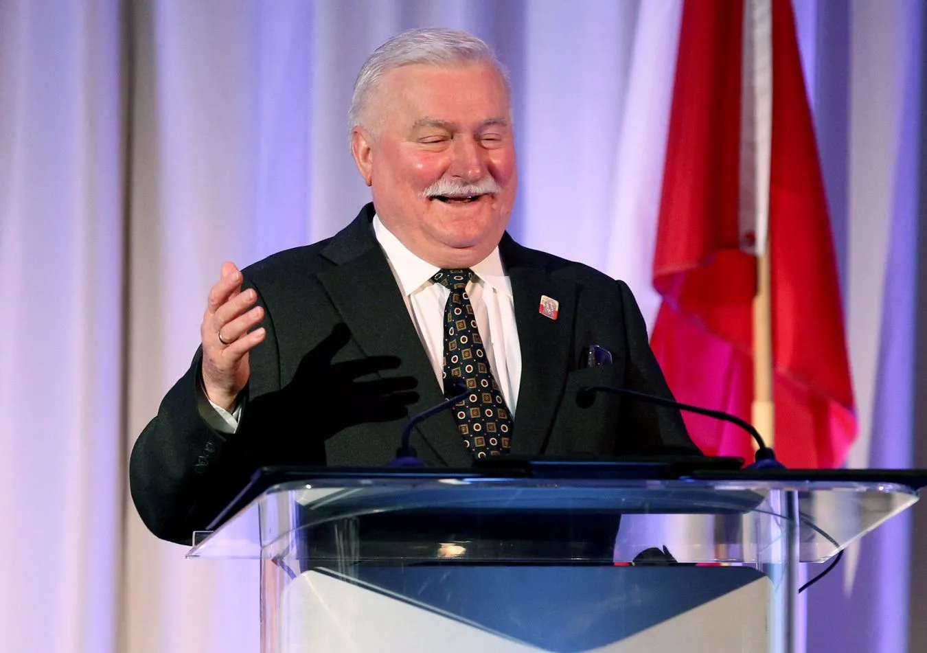3073141-lech-walesa-w-usa.jpg