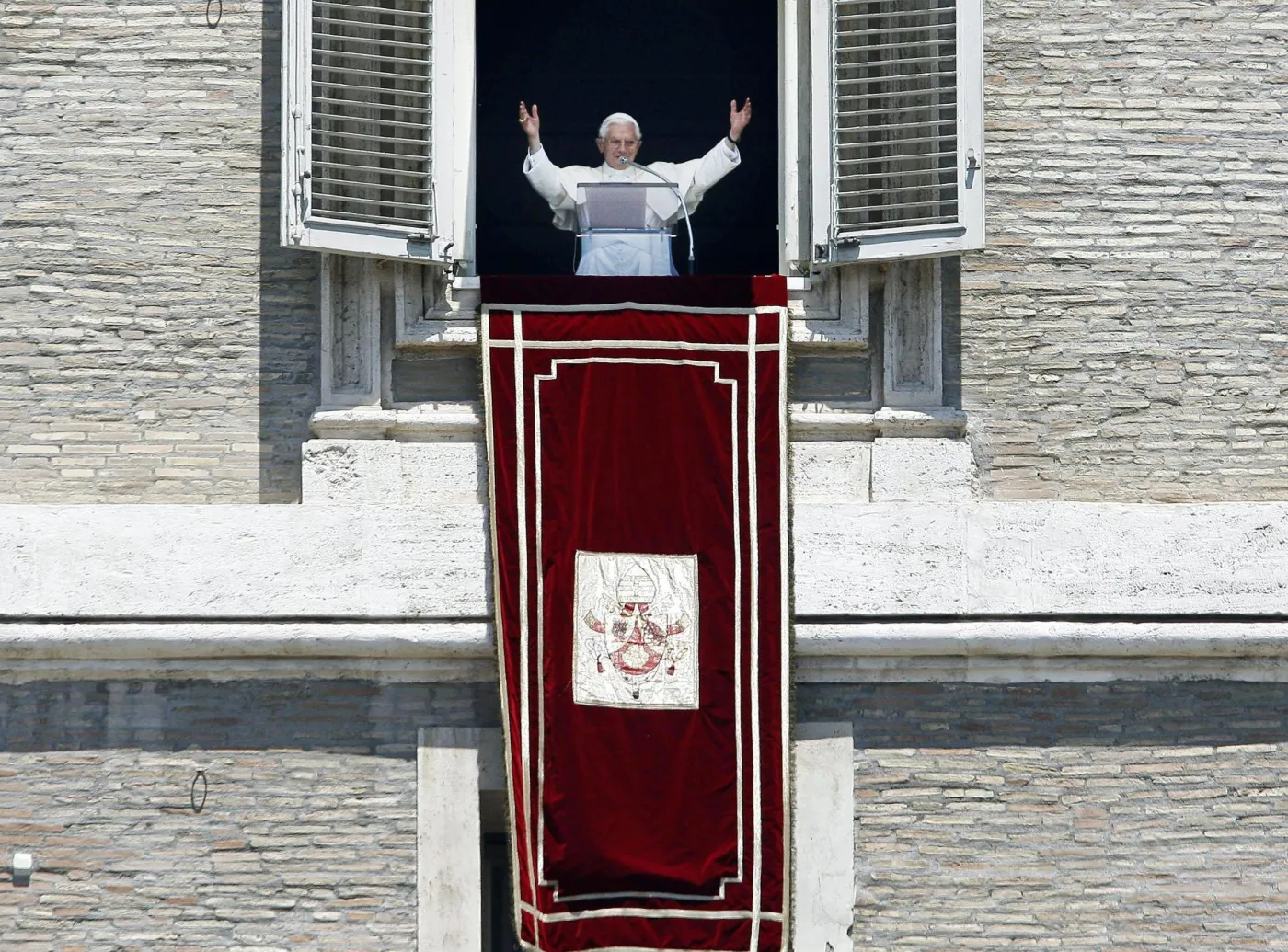 Benedykt XVI: Pedofile podważyli wiarygodność Kościoła