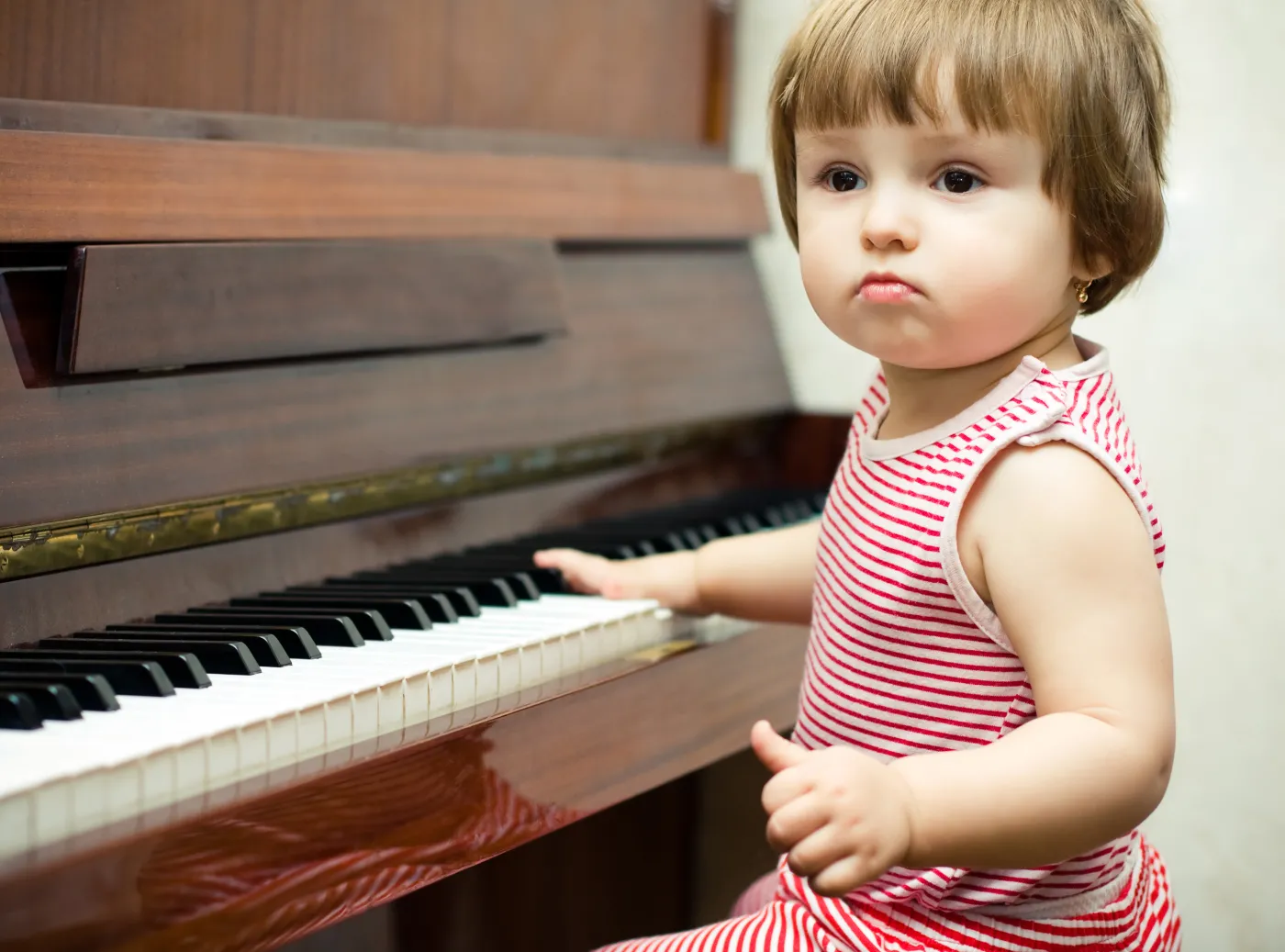 dziecko pianino