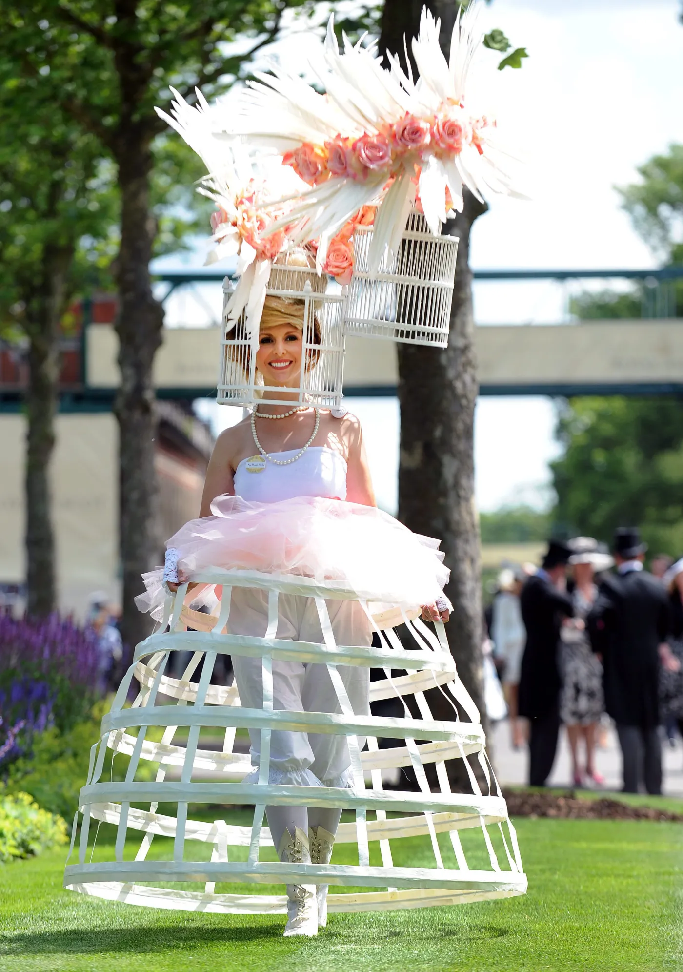 3669872-kreacje-w-ascot.jpg