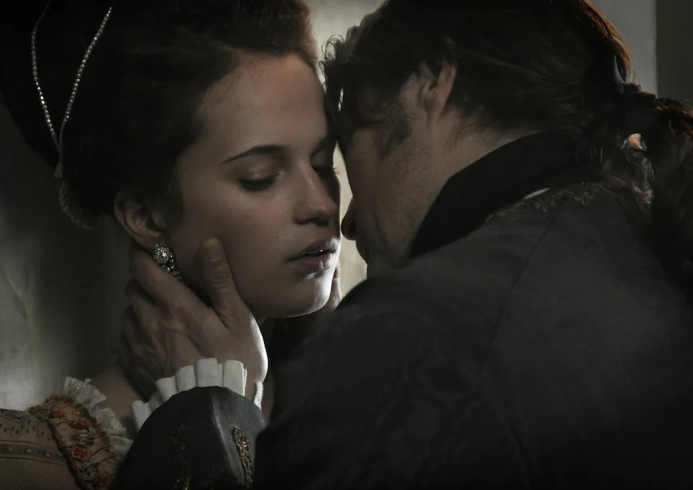 Historia miłosnego trójkąta – "Kochanek królowej" w polskich kinach