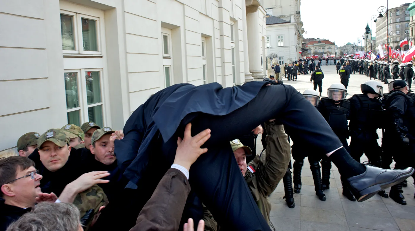 3509123-grand-press-photo.jpg