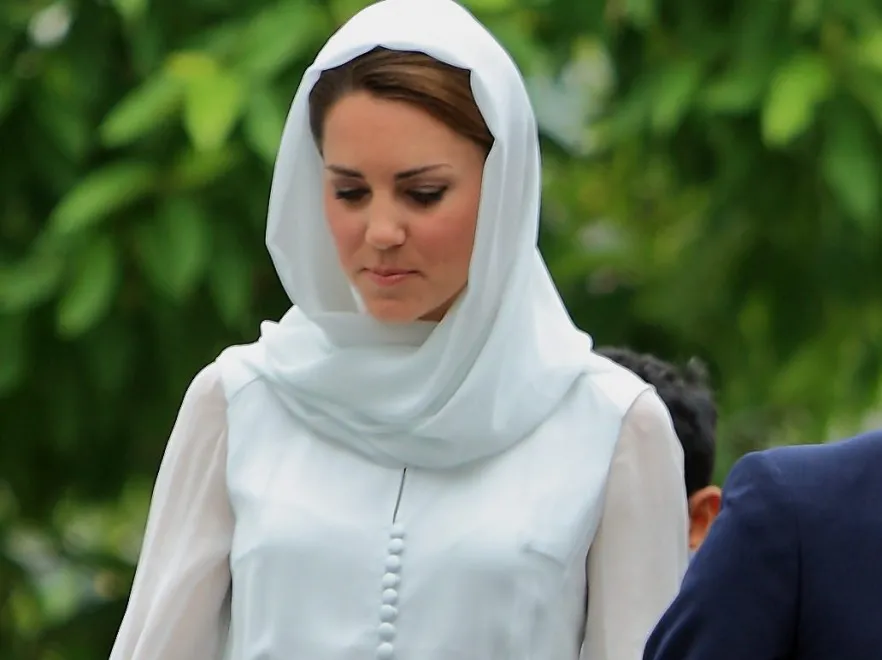 Hidżab w wersji light: niezwykła stylizacja księżnej Catherine