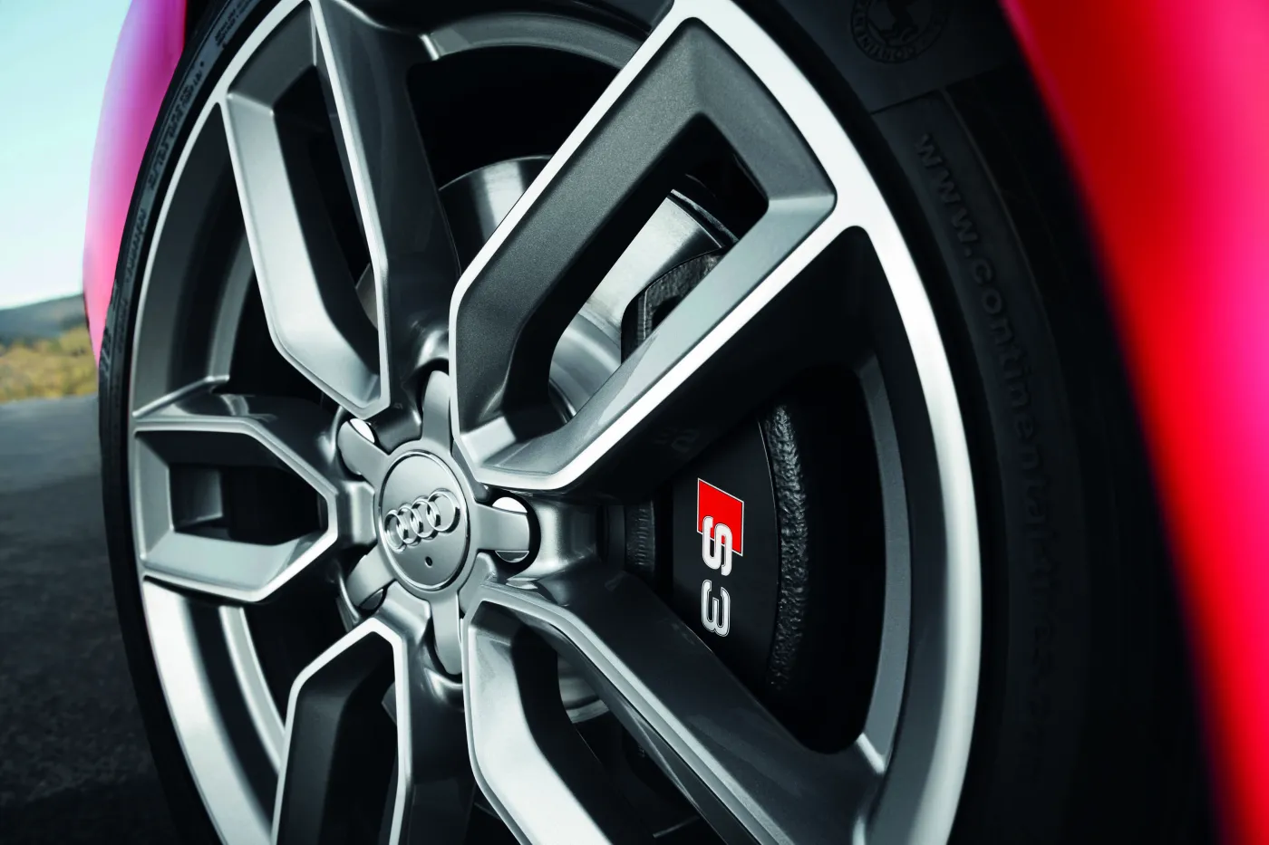 Nowa bestia z Niemiec atakuje! Zobacz pierwsze zdjęcia nowego Audi S3