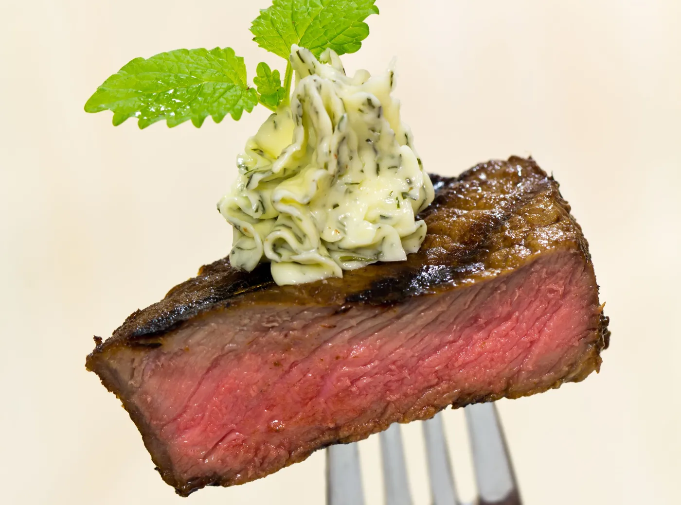 Czerwone mięso skraca życie. I to bardzo!