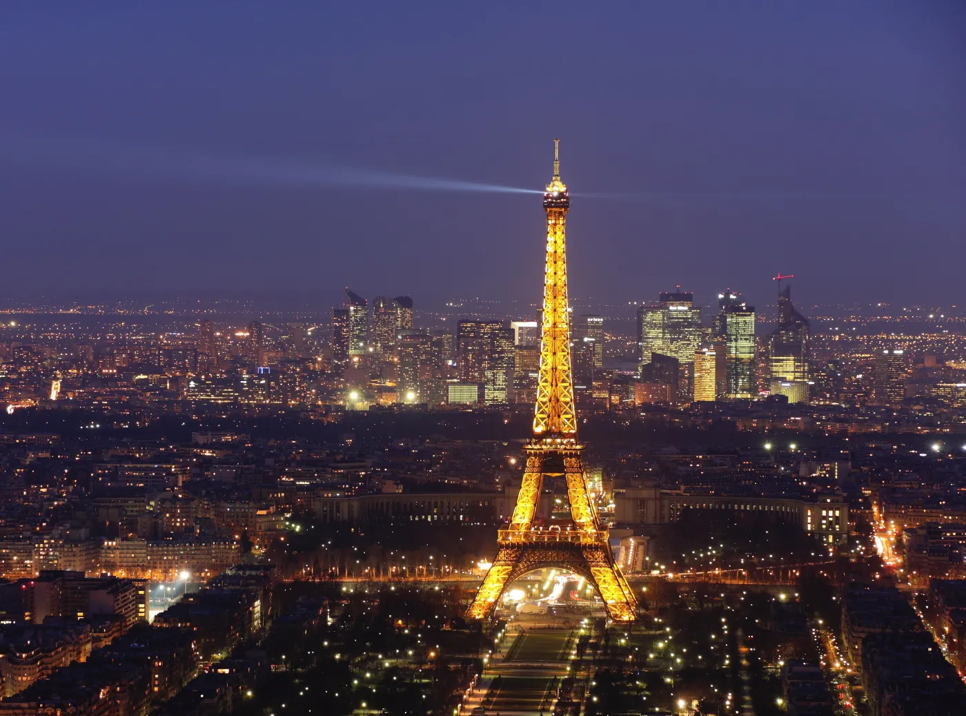 Dwie metody walki z kryzysem. Która lepsza?