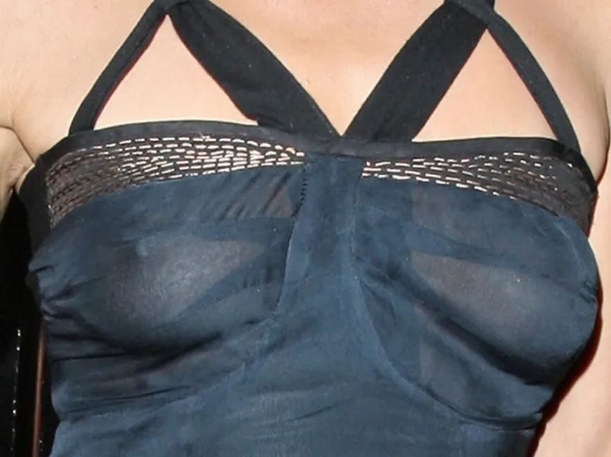 Celebrytka zaszalała! Bardzo nieapetyczna ekspozycja piersi