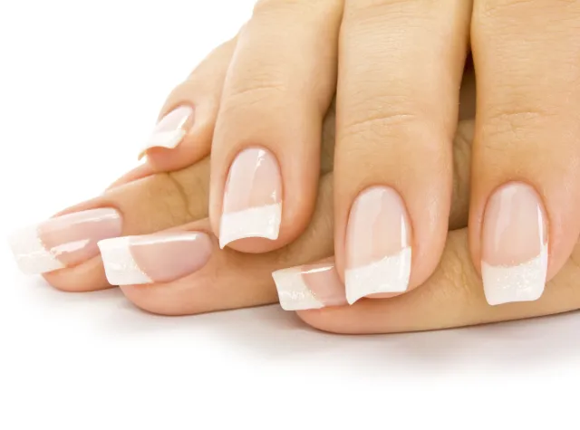 Łamią ci się paznokcie? Ta domowa maseczka to hit. Wystarczą dwa składniki