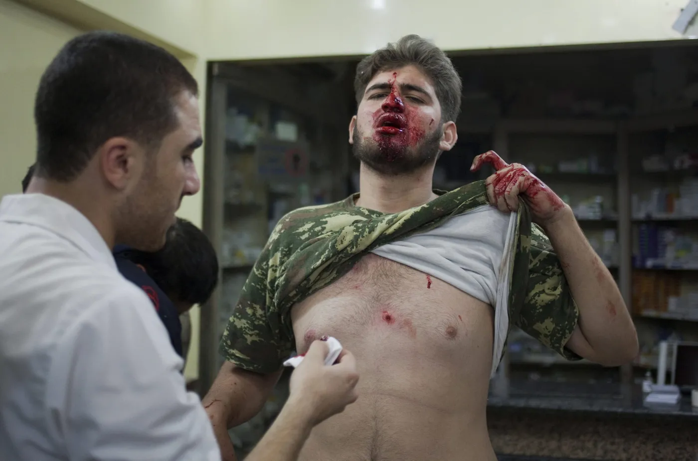 Trwa damatyczna walka o życie. Wstrząsające ZDJĘCIA z Syrii