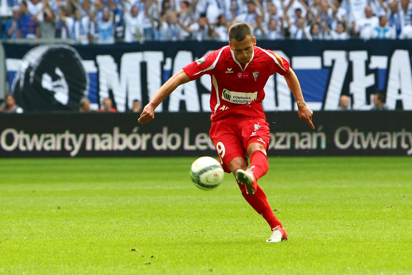 Milik na celowniku piłkarskich potęg. Odejdzie zimą?