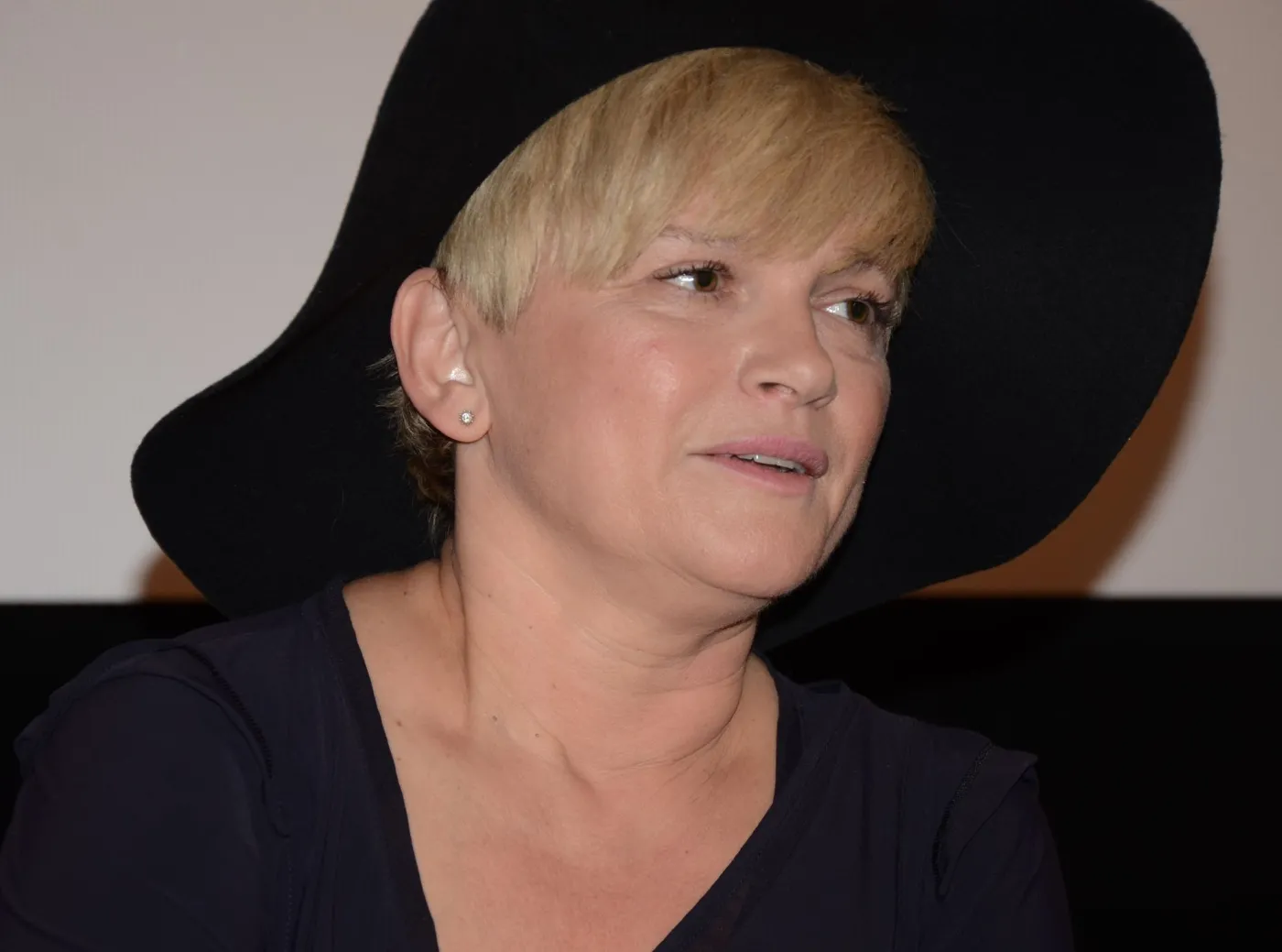 Figura nie napisze autobiografii. Boi się męża?