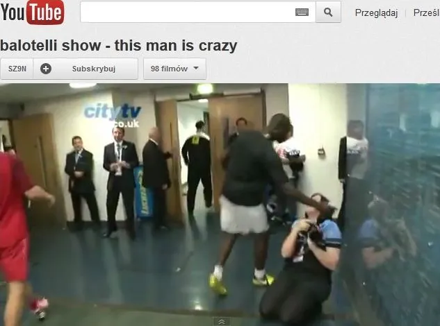 Balotelli napadł na kobietę i ukradł jej obiektyw. Wideo
