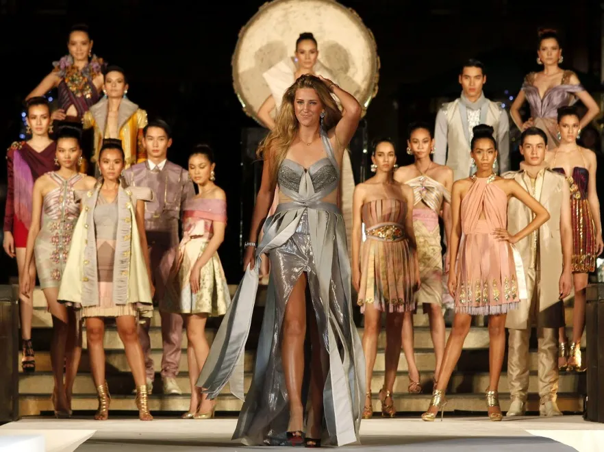 Ona się do tego nie nadaje. Mistrzyni rakiety na wybiegu