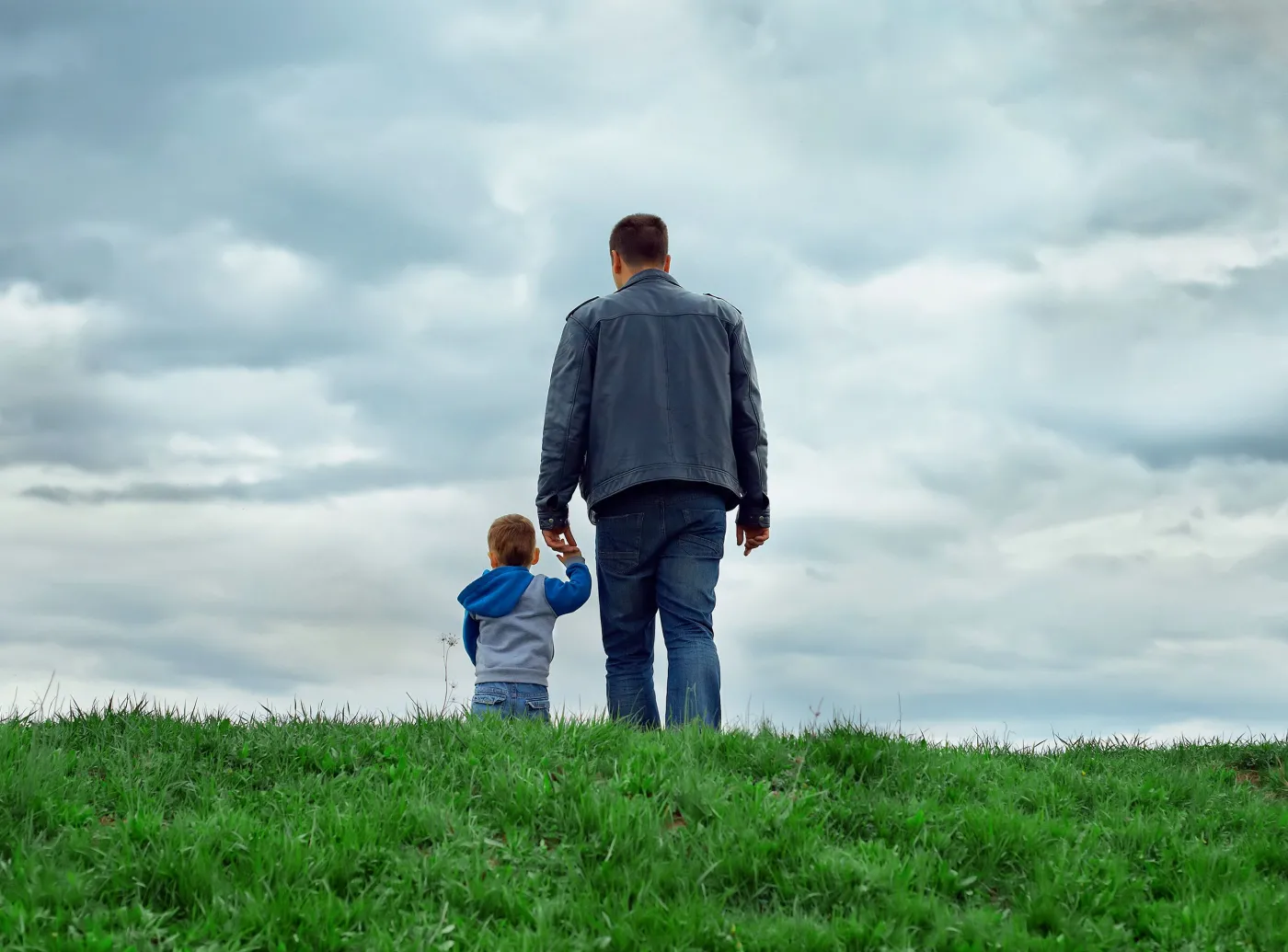 3695017-ojciec-syn-spacer.jpg